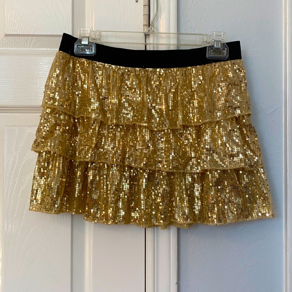 🎓$10/CollegeBlowoutSale!📚-Regularly$15- Gold sequin mini skirt